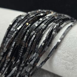 Hematyt Czarny Kostka 2x2 mm Sznur 40cm