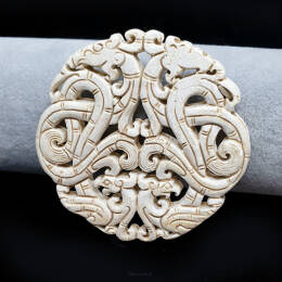 Amulet Medalion Jadeit Rzeźbiony Biały Zawieszka 67 mm