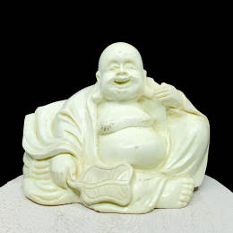 Rzeźba Buddy w Rzadkim Zielonym Chryzoprazie 10x74x71 mm